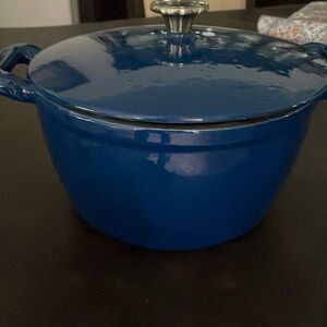 Hoffritz cast iron Dutch oven.